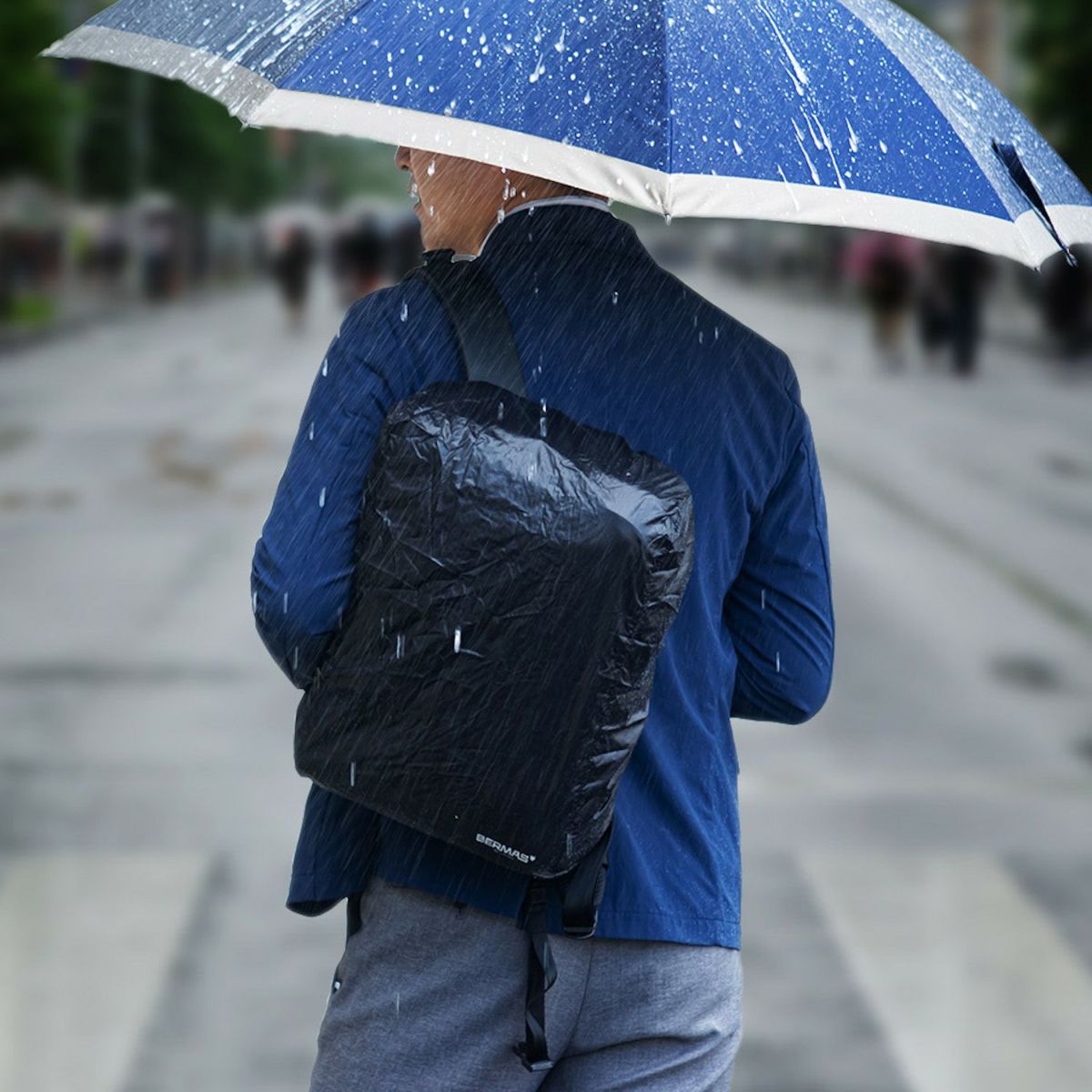 梅雨シーズンにおすすめ！BERMASのビジネスバッグ